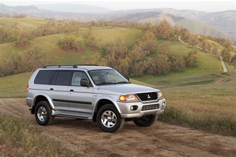 2004 Mitsubishi Montero sport photo