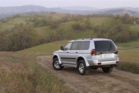 2004 Mitsubishi Montero sport photo