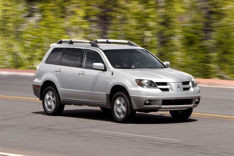 2004 Mitsubishi Outlander photo