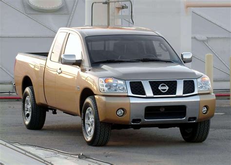 2004 Nissan Titan photo