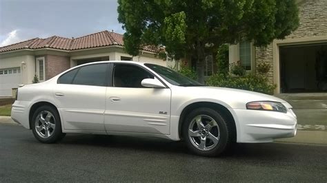 2004 Pontiac Bonneville photo