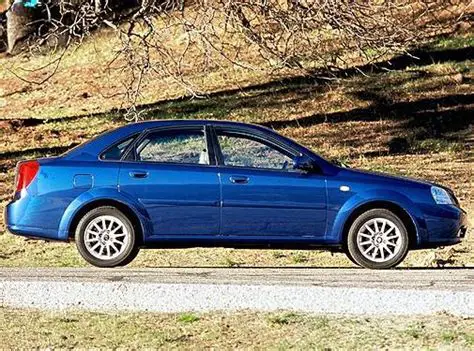 2004 Suzuki Forenza photo