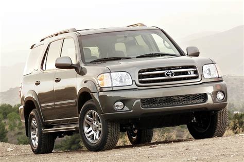 2004 Toyota Sequoia photo