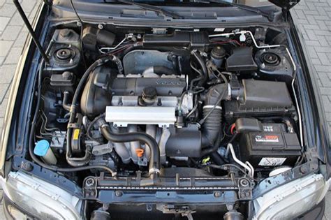 2004 Volvo V40 engine