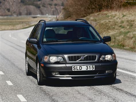 2004 Volvo V40 photo