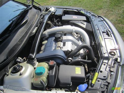 2004 Volvo V70 engine