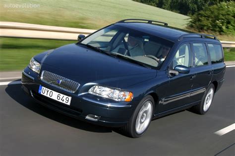 2004 Volvo V70 photo