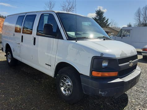 2005 Chevrolet G2500 photo