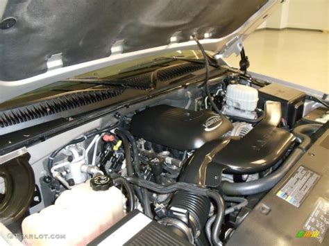 2005 Chevrolet Suburban engine