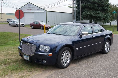 2005 Chrysler 300 awd photo