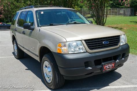 2005 Ford Explorer photo