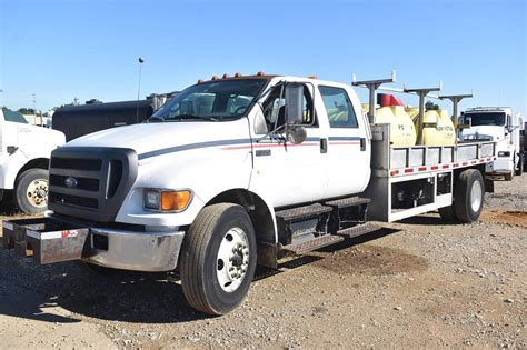 2005 Ford F750 engine