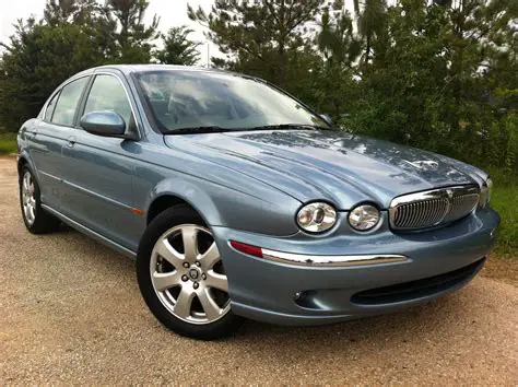 2005 Jaguar X-type photo