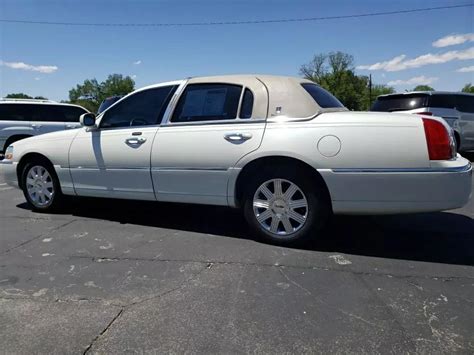 2005 Lincoln Town car engine