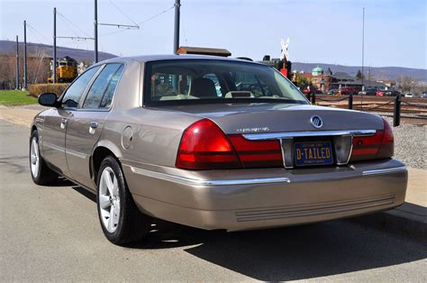 2005 Mercury Grand marquis photo