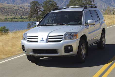 2005 Mitsubishi Endeavor photo