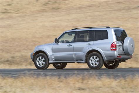 2005 Mitsubishi Montero photo