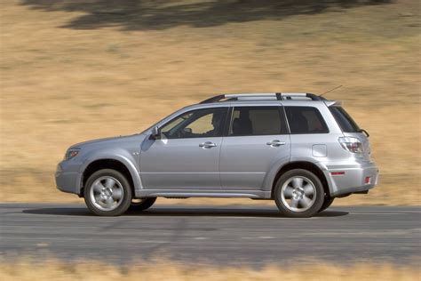 2005 Mitsubishi Outlander photo