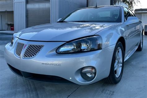 2005 Pontiac Grand prix photo