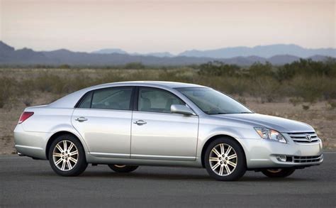 2005 Toyota Avalon photo