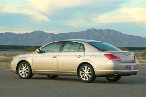 2005 Toyota Avalon photo