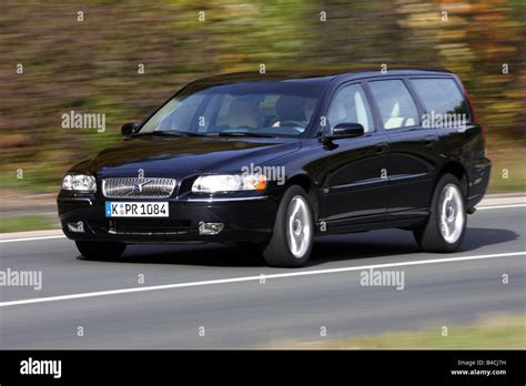 2005 Volvo V70 photo