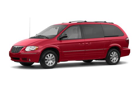 2006 Chrysler Town and country photo