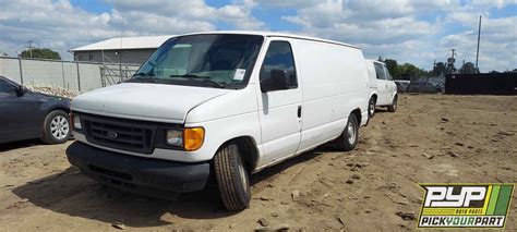 2006 Ford E-150 photo