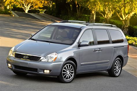 2006 Hyundai Entourage photo