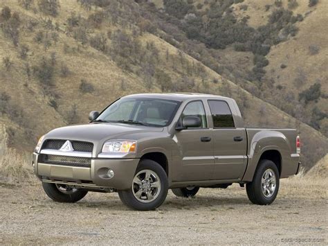 2006 Mitsubishi Raider photo