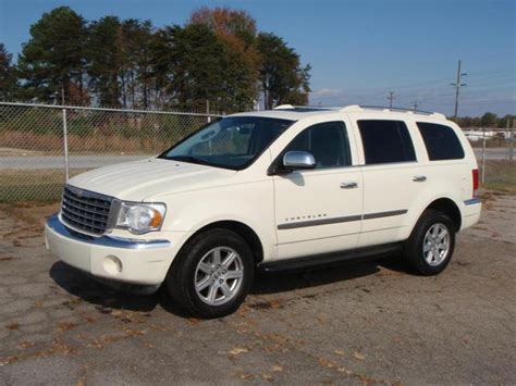 2007 Chrysler Aspen 4x2 photo