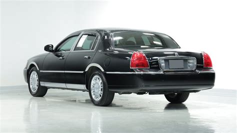 2007 Lincoln Town car photo