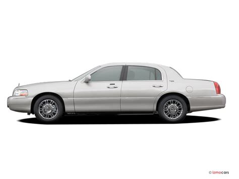 2007 Lincoln Town car photo