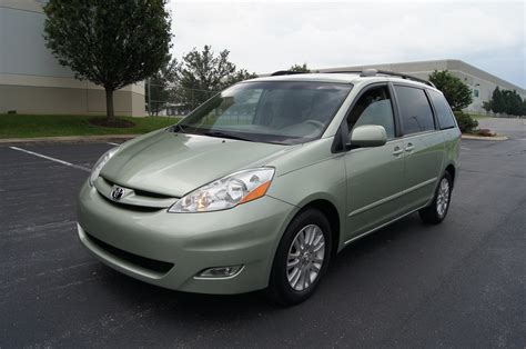 2008 Toyota Sienna photo