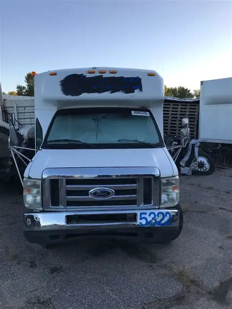 2009 Ford E-450 photo