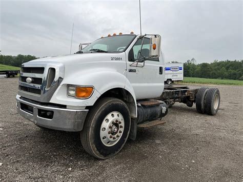 2009 Ford F-750 engine