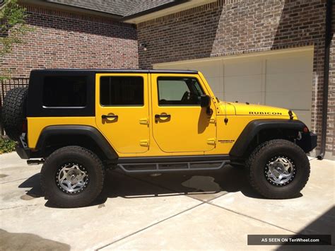 2009 Jeep Wrangler 4-dr 4x4 photo