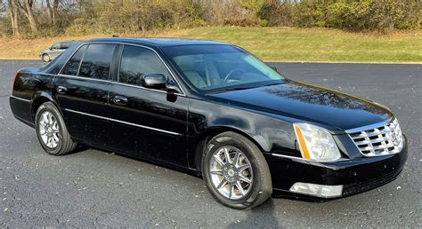 2010 Cadillac Dts photo