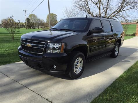 2010 Chevrolet Suburban 2500 photo