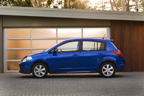 2010 Nissan Versa photo