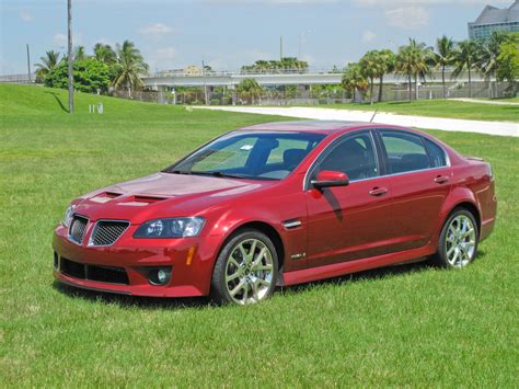 2010 Pontiac G8 photo