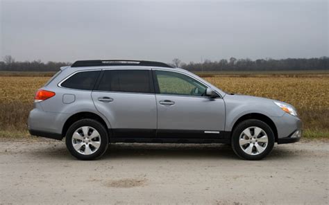 2010 Subaru Outback photo