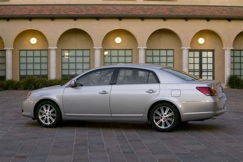 2010 Toyota Avalon photo