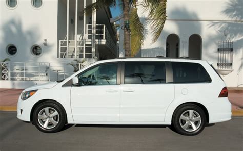 2010 Volkswagen Routan photo