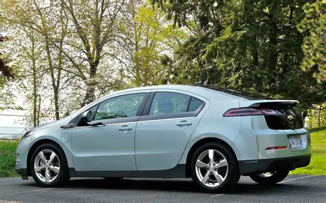 2011 Chevrolet Volt photo