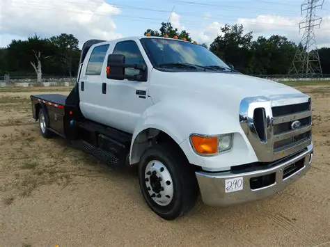 2011 Ford F-650 sd