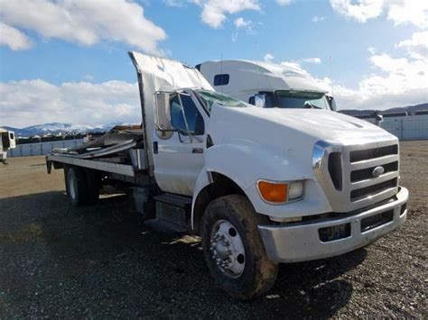 2011 Ford F-750 engine