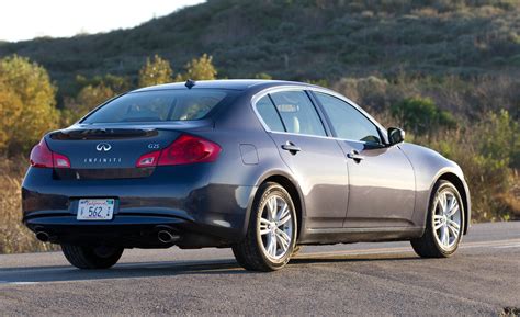 2011 Infiniti G25 photo