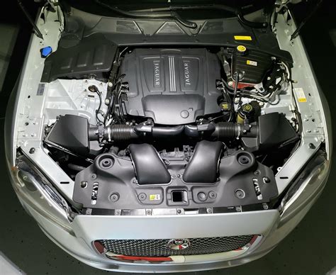 2011 Jaguar Xj sedan engine