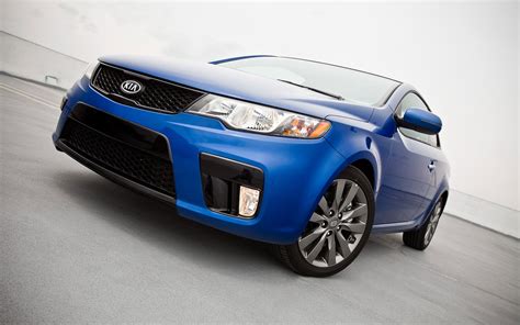 2011 Kia Forte koup photo